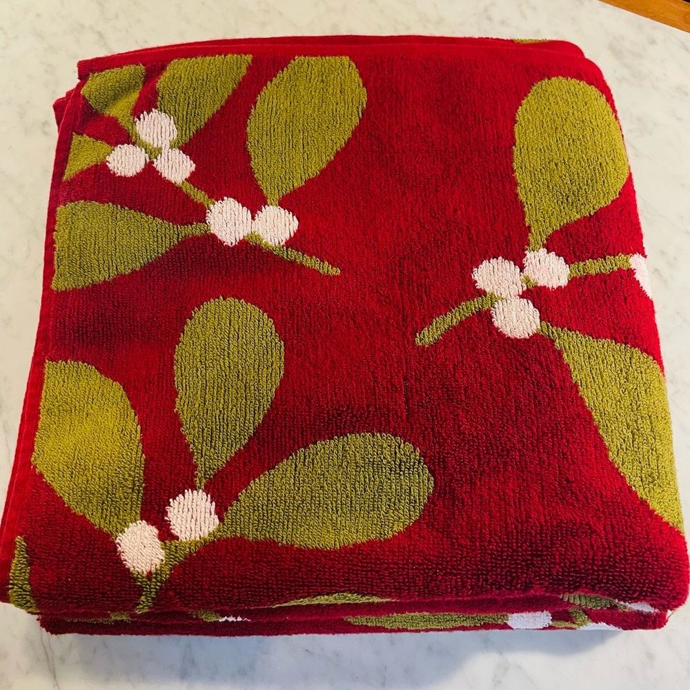 Gorgeous Holiday Bath Towel